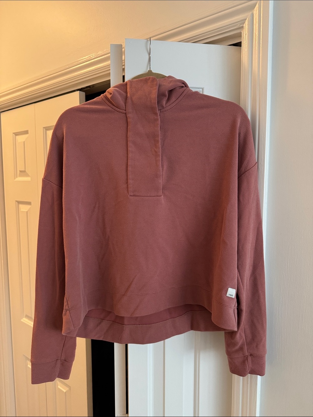 Vuori Cropped Lightweight Waffle-Knit Hooded Pullover - Dusty Rose - Picture 3 of 5